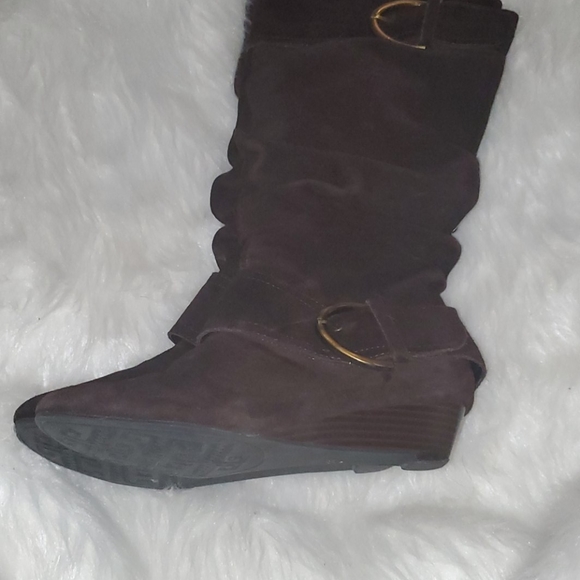 White Mountian Size 7M Brown Suede Wedge Boot - Picture 2 of 6